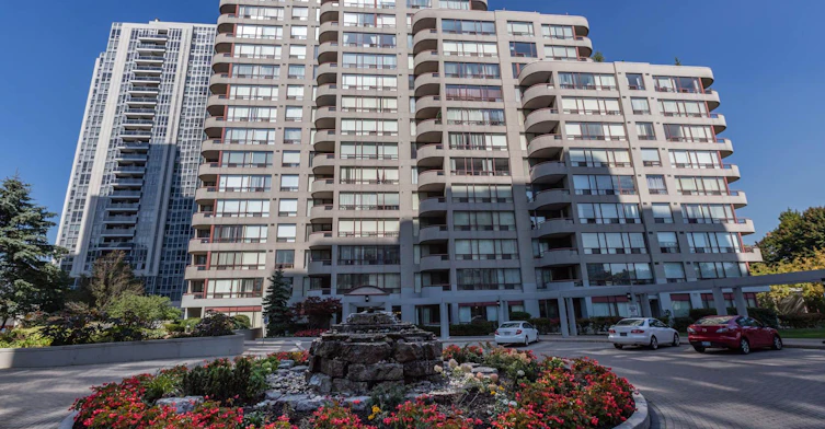 5785 Yonge Street, Toronto, ON M2M 4J2