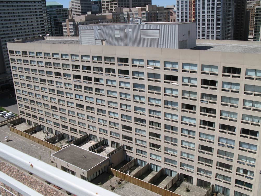 424 Yonge Street, Toronto, ON M5B 2H3 - 2