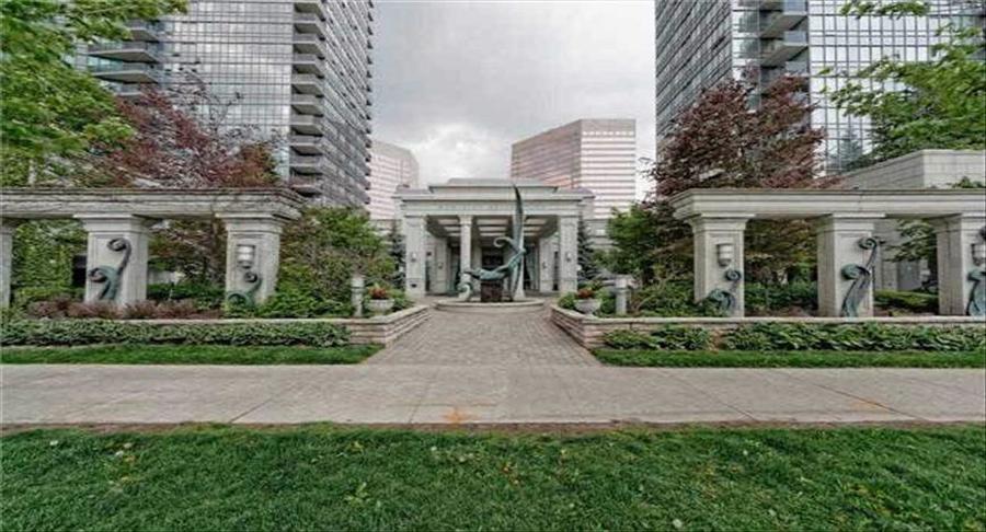 15 Greenview Avenue, Toronto, ON M2M 0A7 - 2