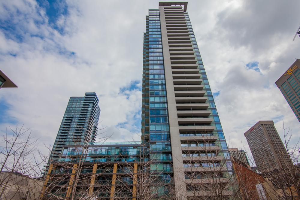 18 Yorkville Avenue, Toronto, ON M4W 2J1