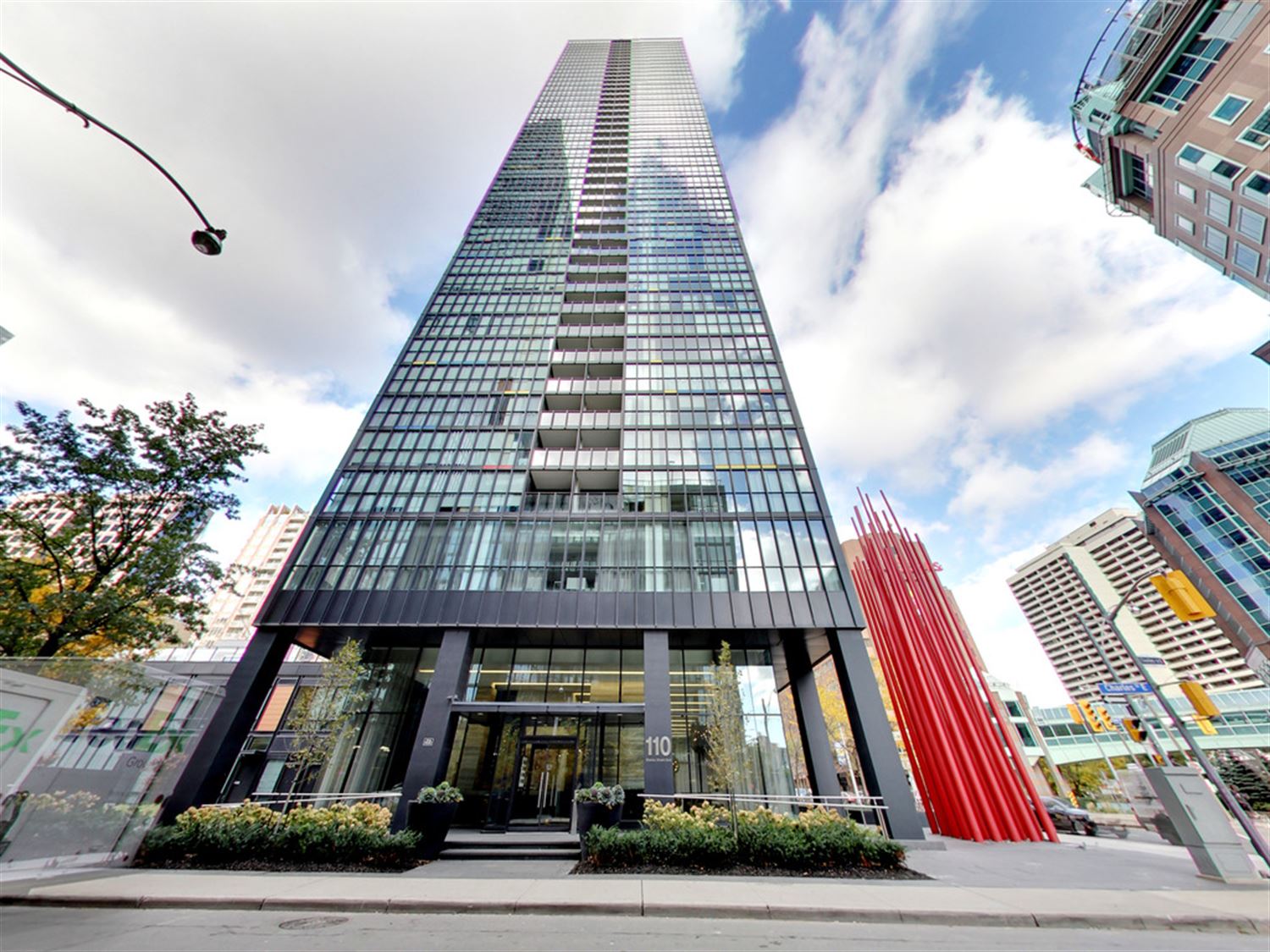 110 Charles Street E, Toronto, ON M4Y 1T5
