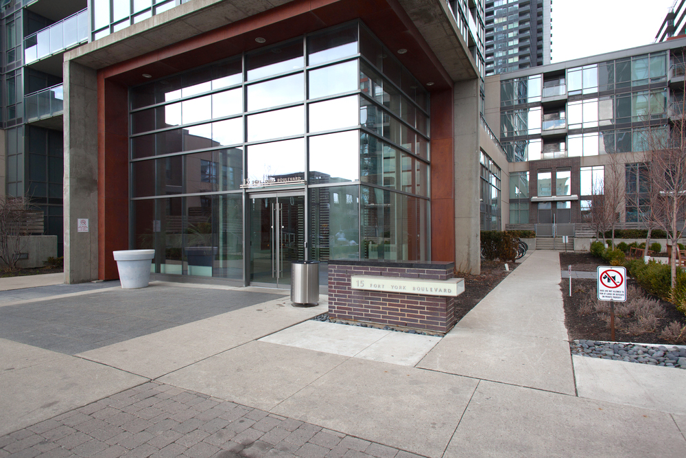 15 Fort York Boulevard, Toronto, ON M5V 3Y4 - 2
