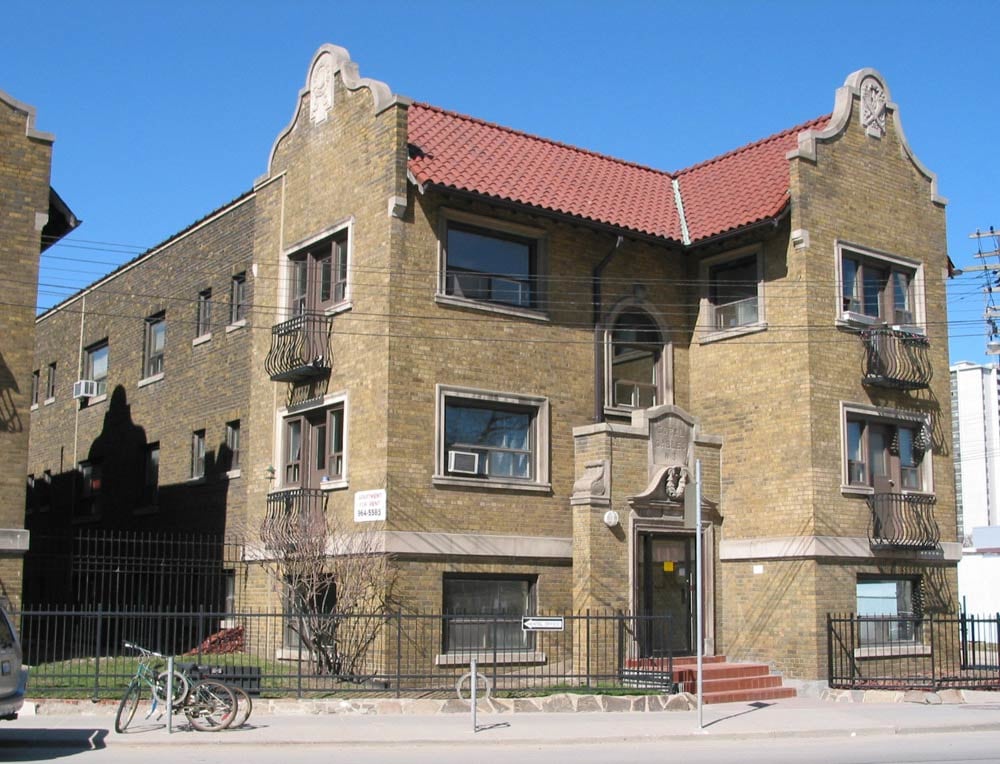 142 Wellesley Street East, Toronto, ON M4Y 1J1