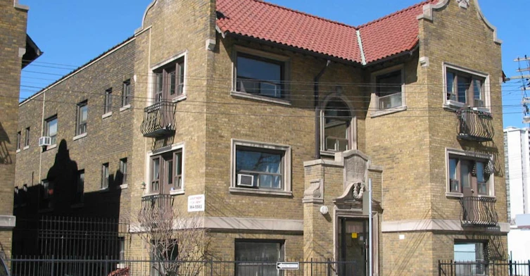 142 Wellesley Street East, Toronto, ON M4Y 1J1