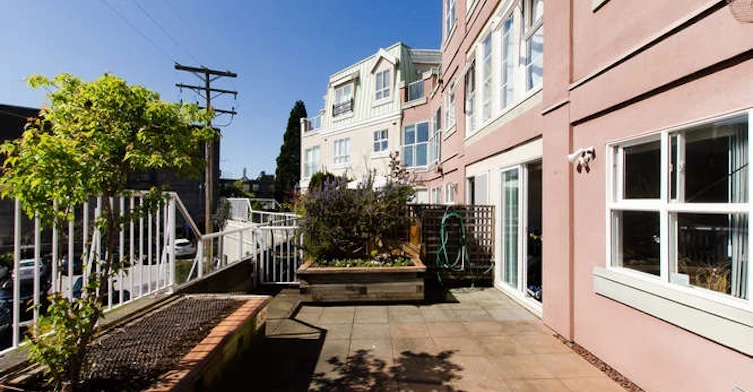 488 Kingsway, Vancouver, BC V5T 3J9