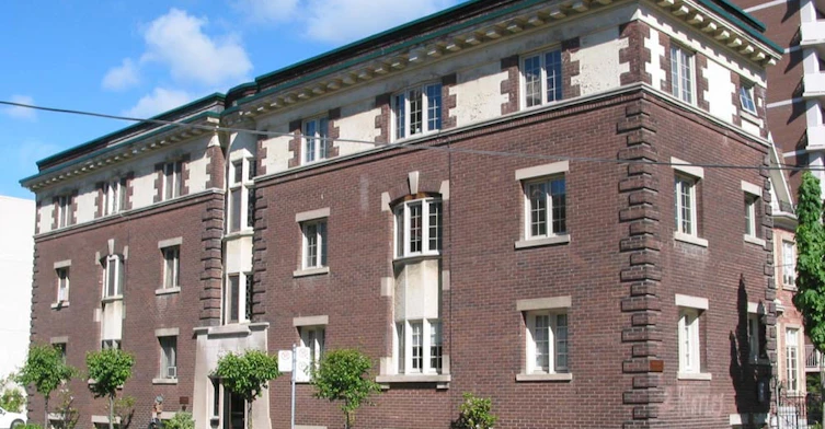 2 Huntley Street, Toronto, ON M4Y 1M3