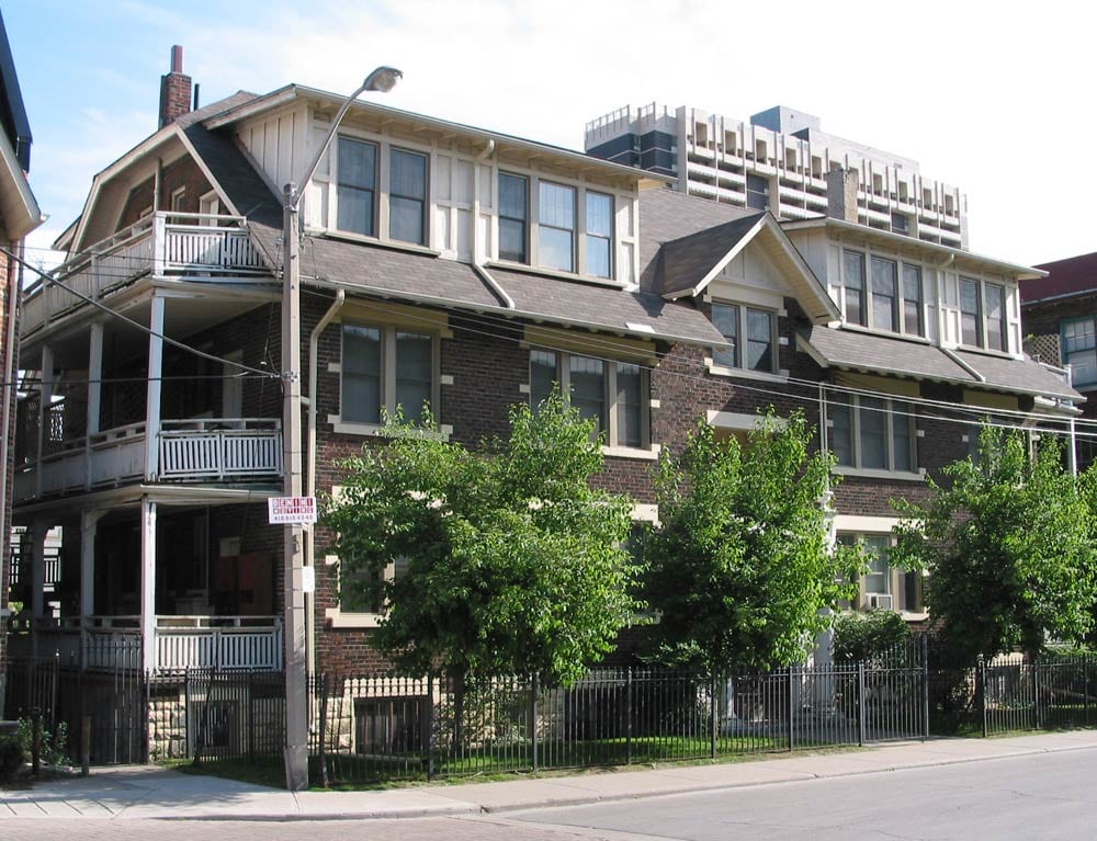 135 Earl Place, Toronto, ON M4Y 1M4
