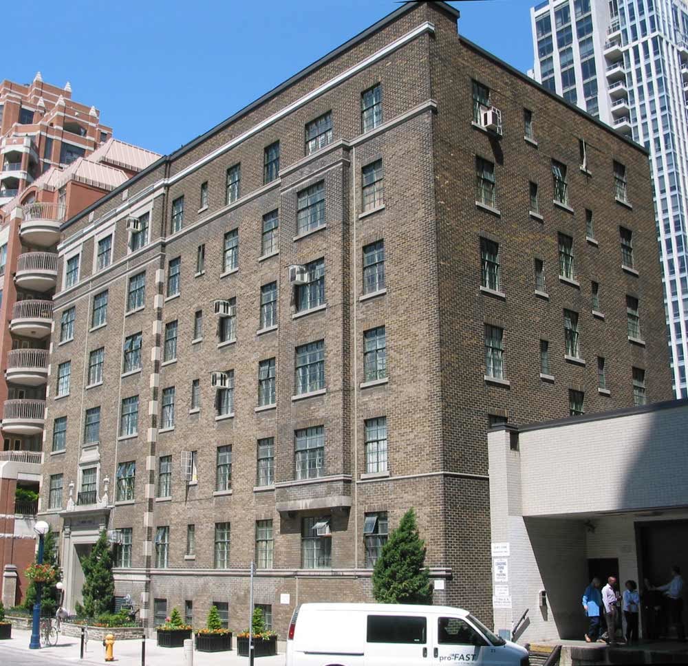 2 Sultan Street, Toronto, ON M5S 1L7