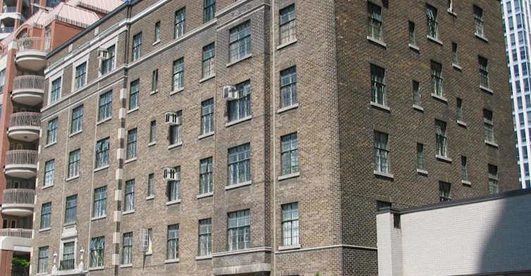 2 Sultan Street, Toronto, ON M5S 1L7