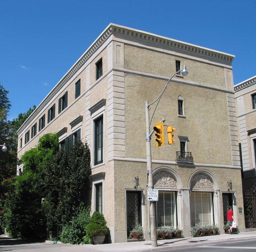 1050 Yonge Street, Toronto, ON M4W 2L1