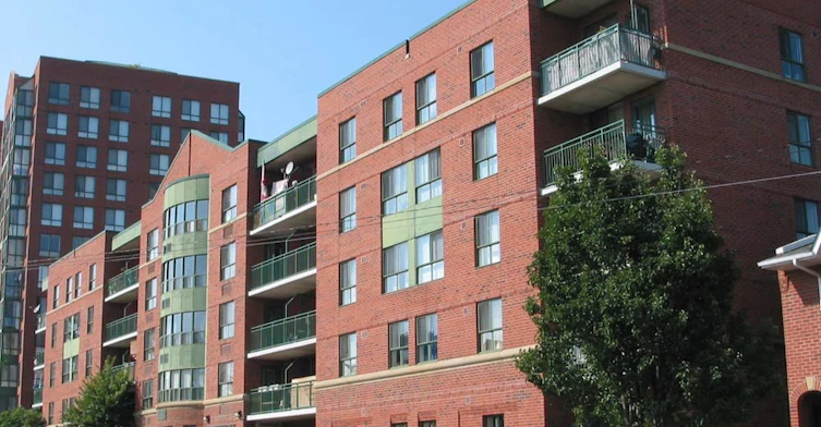 180 Niagara Street, Toronto, ON M5V 3E1
