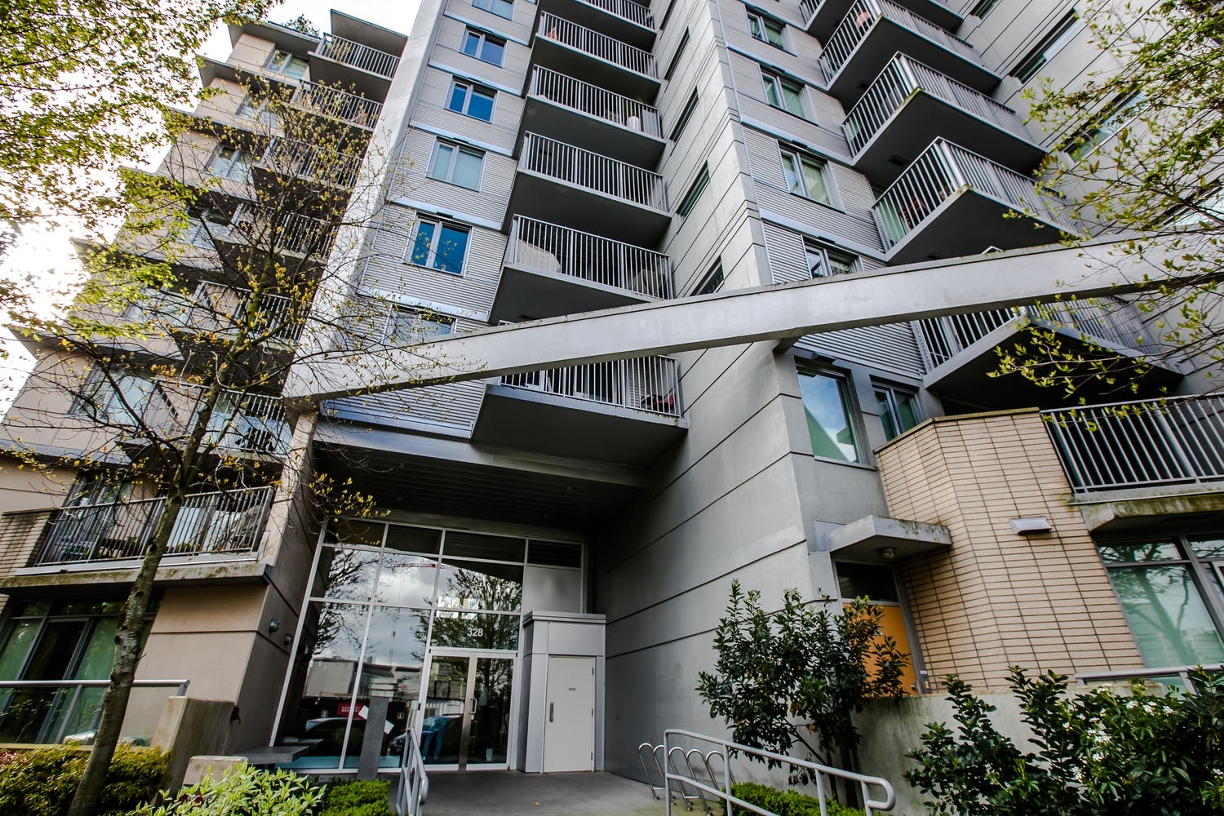 328 11th Avenue East, Vancouver, BC V5T 4W1 - 2