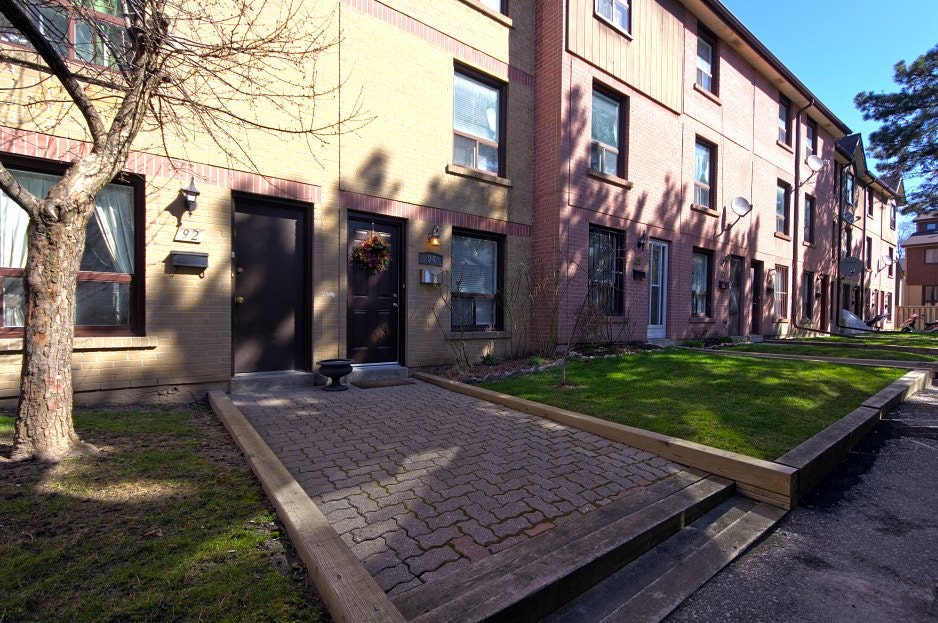 275 Broadview Avenue, Toronto, ON M4M 2G8