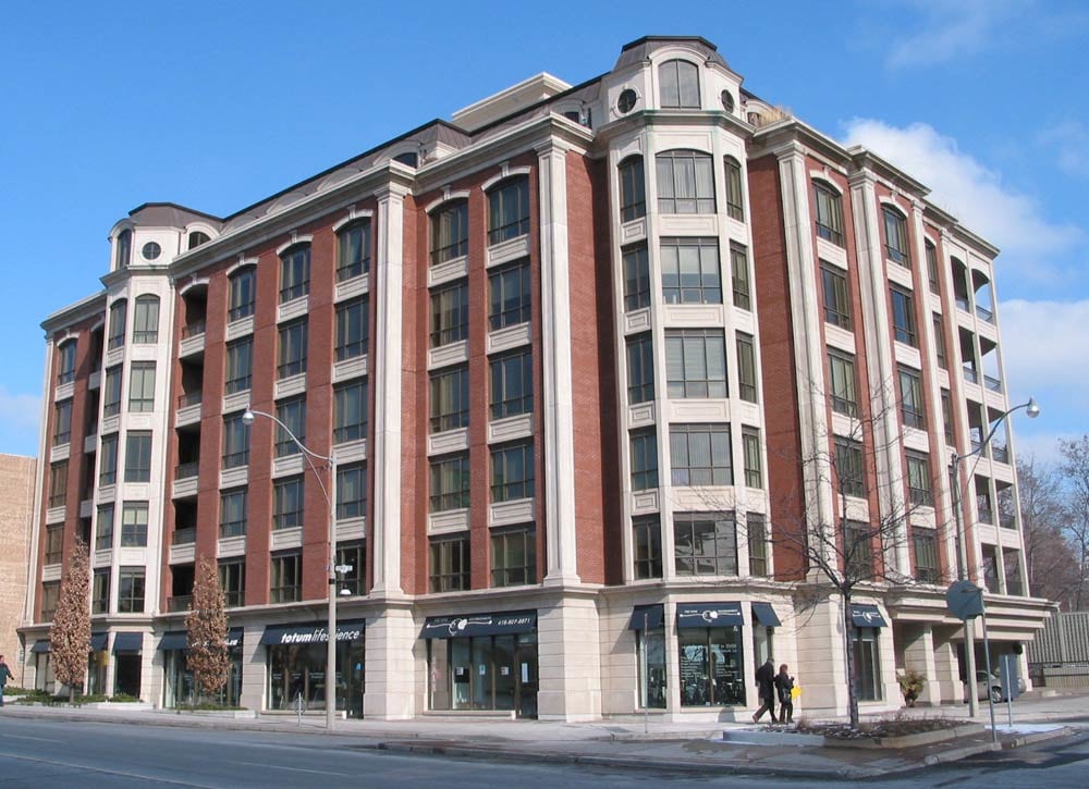 2 Roxborough Street East, Toronto, ON M4W 3V7