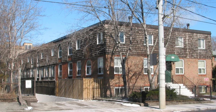 350 Gerrard Street East, Toronto, ON M5A 2G7