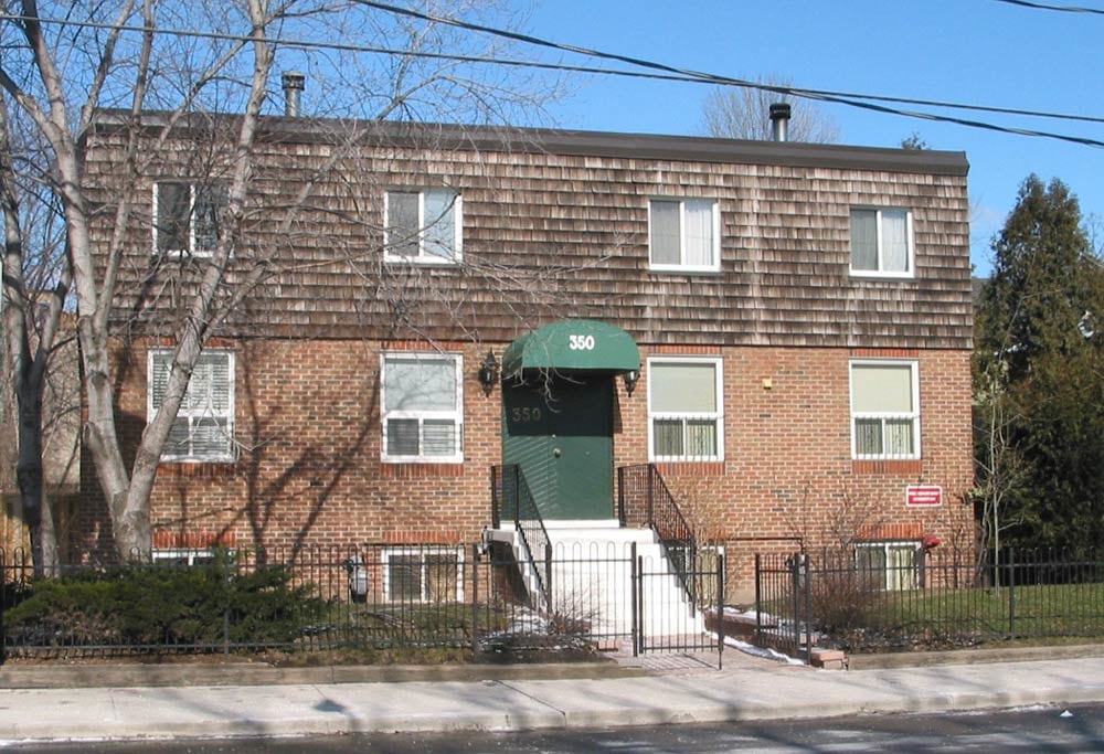 350 Gerrard Street East, Toronto, ON M5A 2G7 - 2