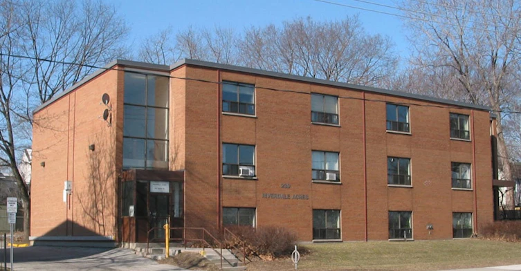 230 River Street, Toronto, ON M5A 3R1