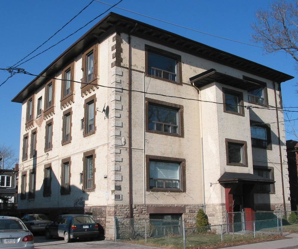 26 Gifford Street, Toronto, ON M5A 3J1