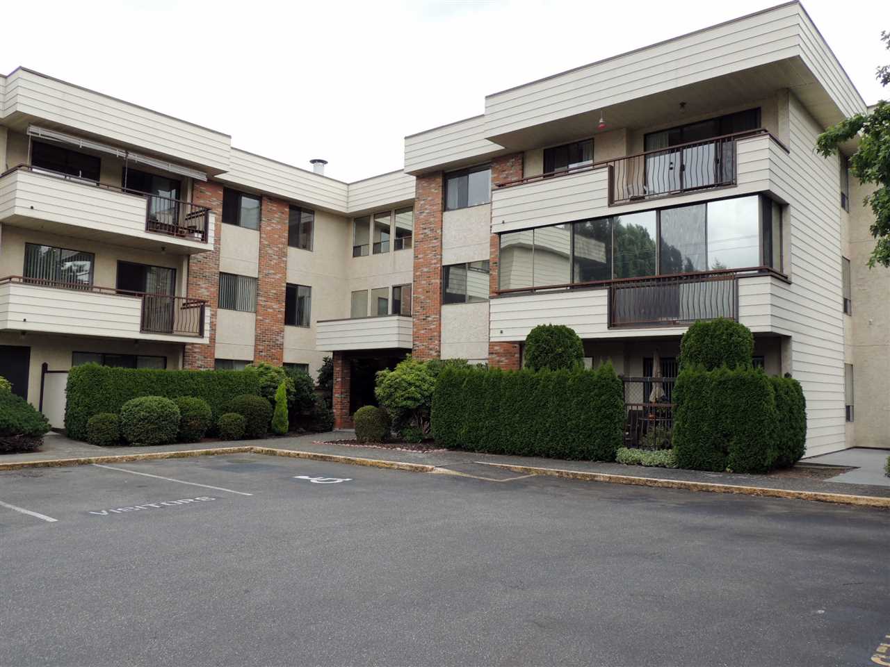 32885 George Ferguson Way, Abbotsford, BC V2S 7X1