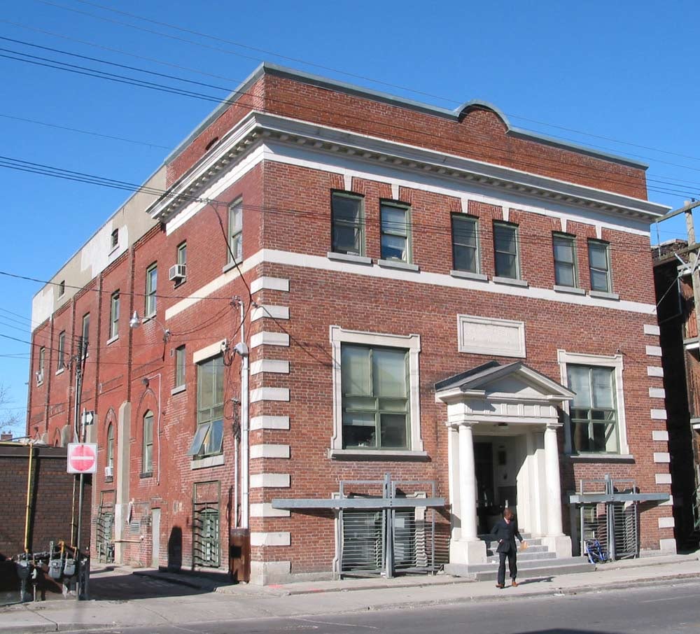 10 Lansdowne Avenue, Toronto, ON M6K 2V8