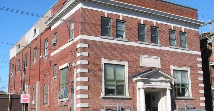 10 Lansdowne Avenue, Toronto, ON M6K 2V8