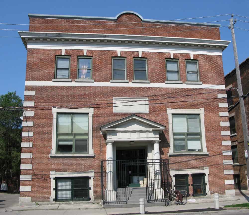 10 Lansdowne Avenue, Toronto, ON M6K 2V8 - 2