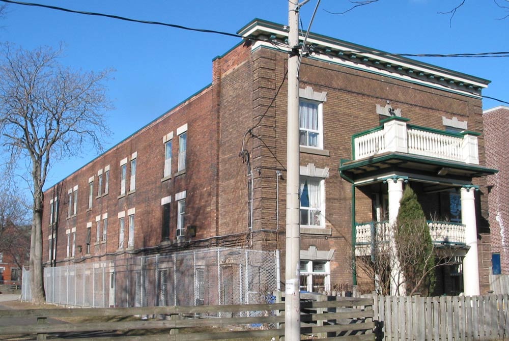 100 Lippincott Street, Toronto, ON M5S 2P1 - 2