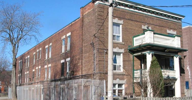 100 Lippincott Street, Toronto, ON M5S 2P1 - 2